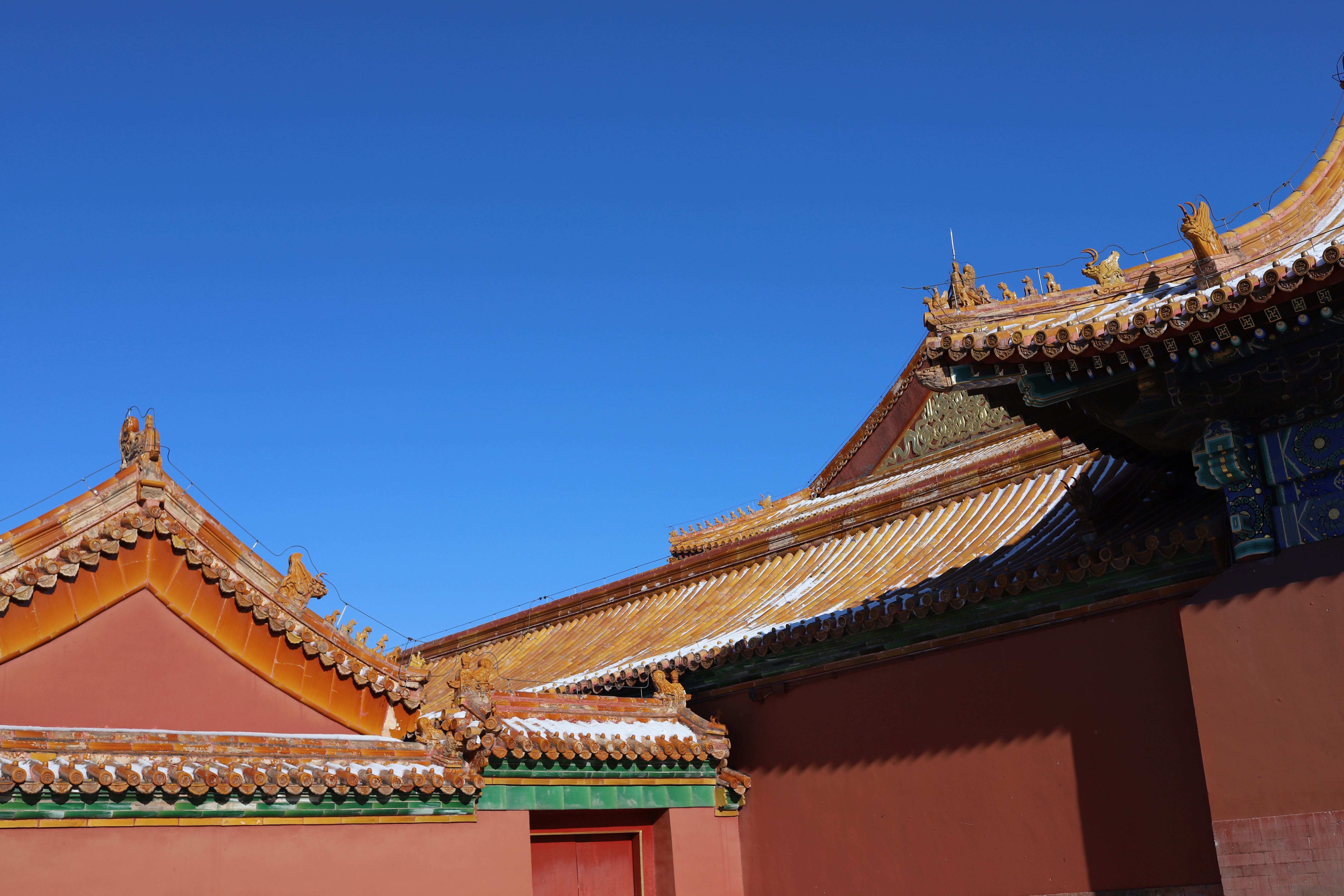No two roofs are the same. Each corner must tell its own story.