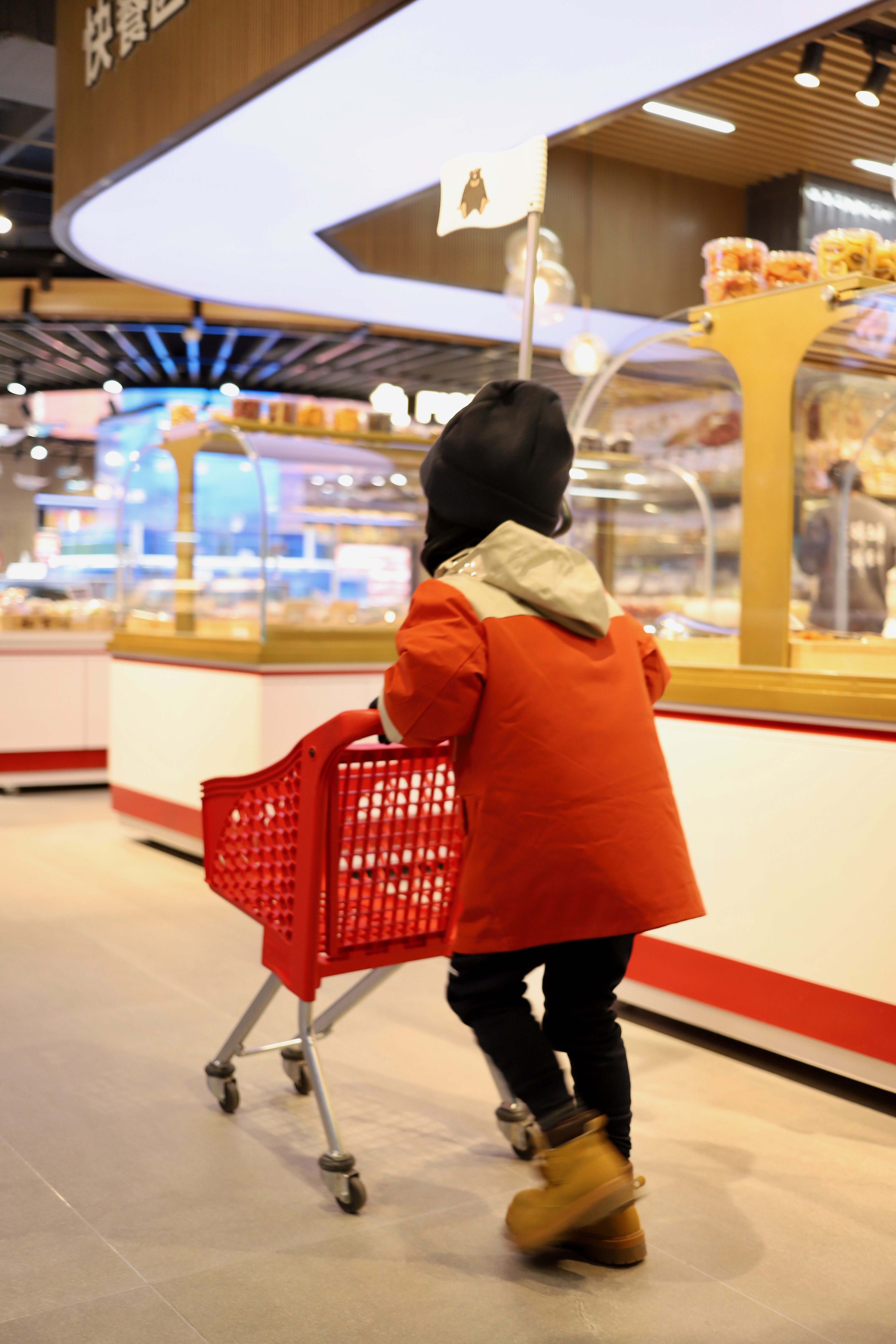 Another supermarket offering child sized trolleys.